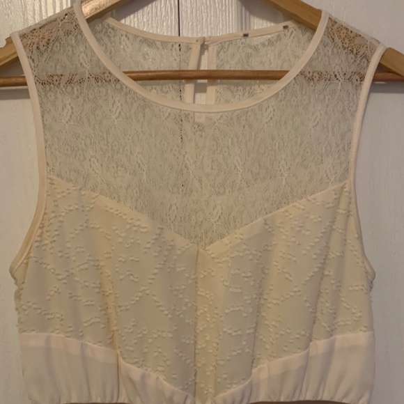 Cream Accordion and Lace Dress (Small) - Picture 3 of 7